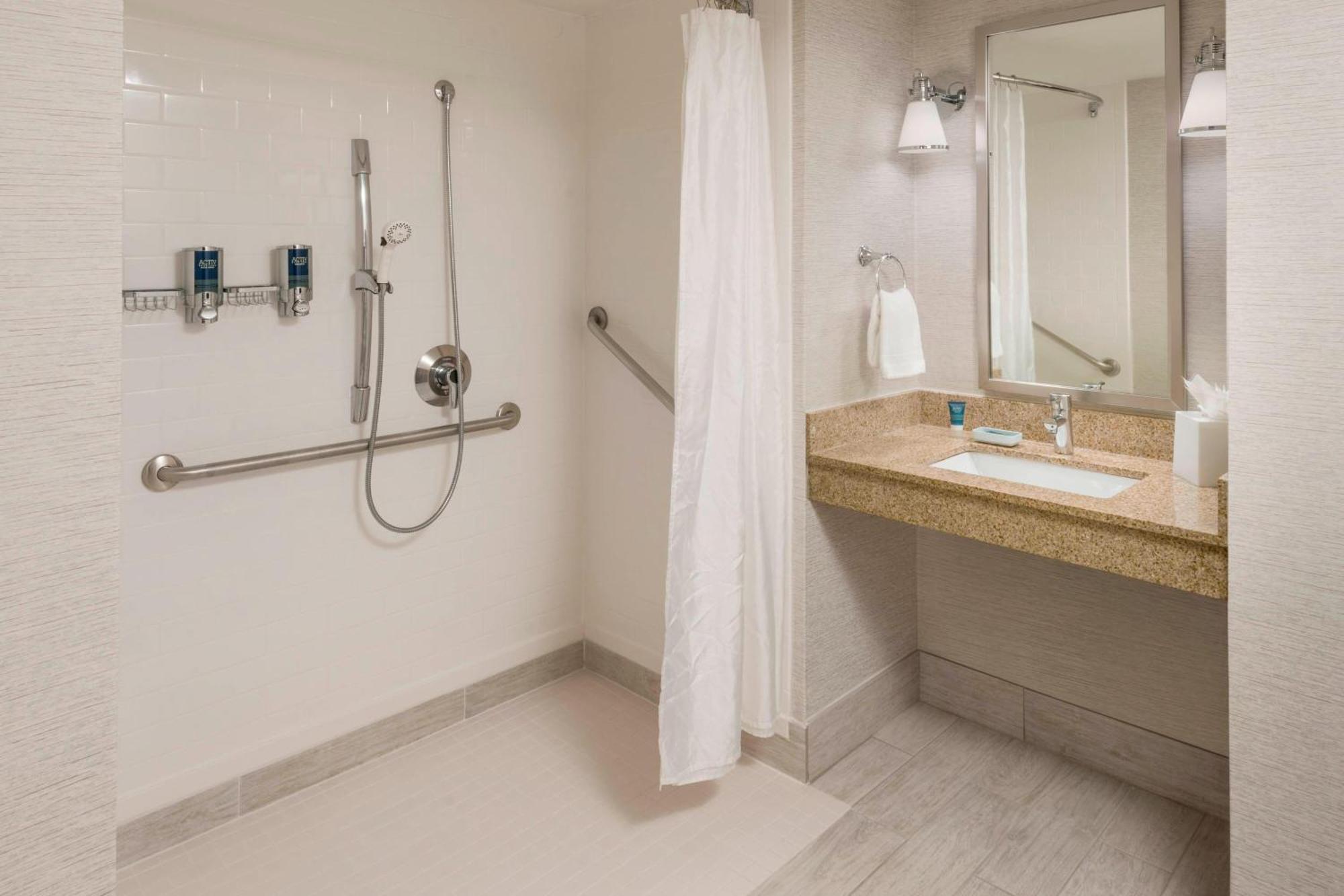 Four Points By Sheraton Boston Logan Airport Hotel 4*
